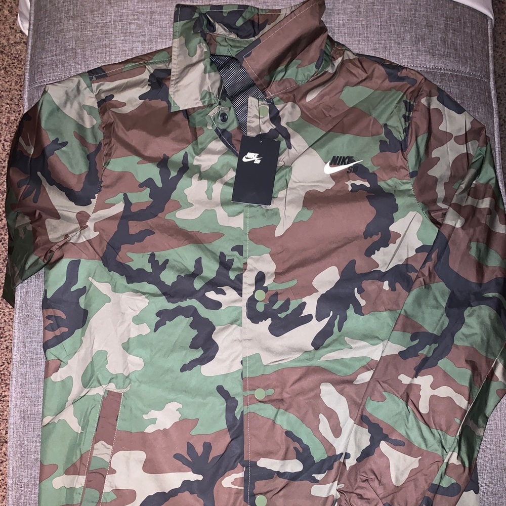 Nike SB windbreaker